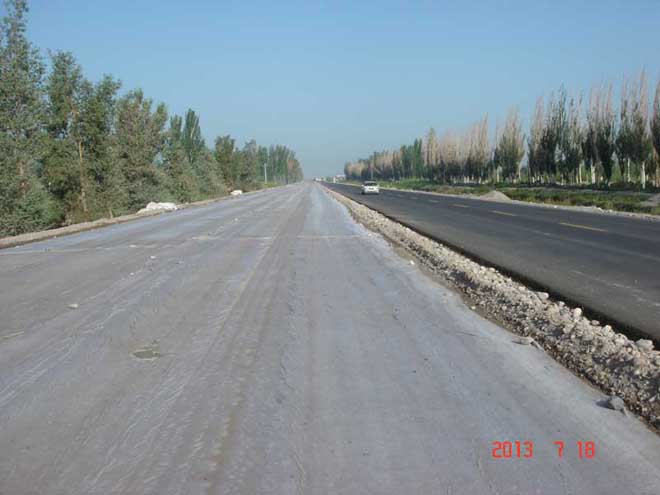 阿克蘇至農一師八團公路，水紋層養護工程